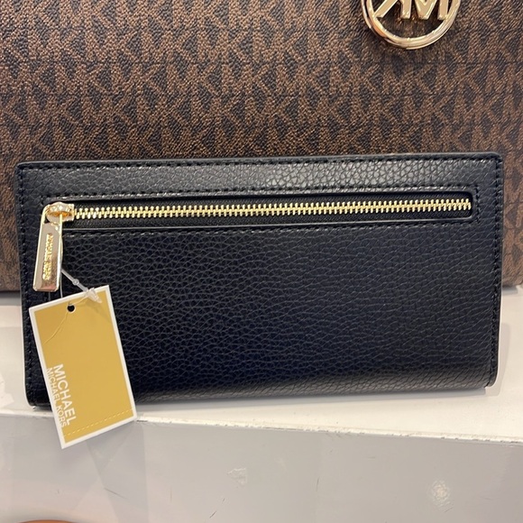 Michael Kors Reed Large Bifold Pebbled Leather Snap Wallet Card Case 
Black 
NWT - Picture 2 of 16
